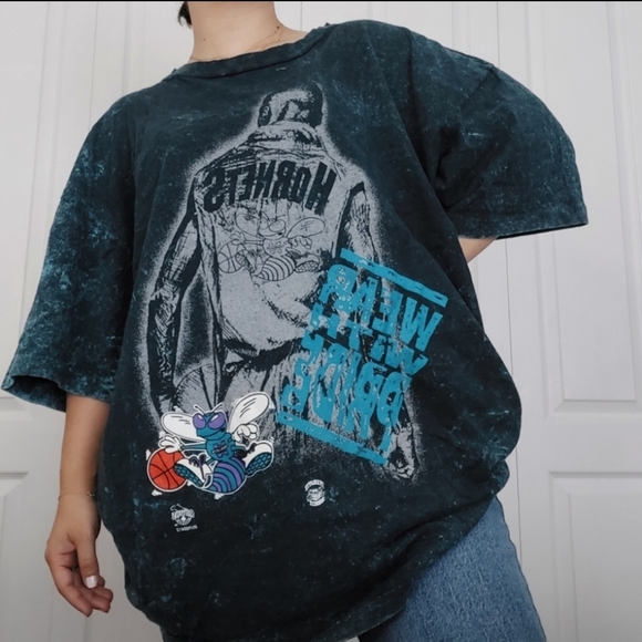 COPY - Rare 90s hornets NBA GRAPHIC T SHIRT SIZE XL - Picture 2 of 5